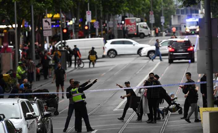 Avustralya’nın Melbourne şehrinde 1 kişinin ölümü ve iki kişinin yaralanmasıyla