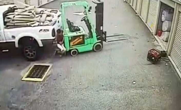 ABD’nin Florida eyaletinde kamyonetle forklift arasında sıkışan işçi hayatını kaybetti.