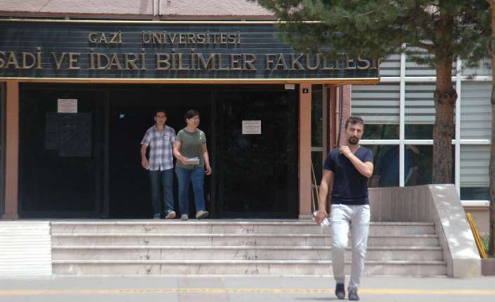 Yükseköğretim Kurumları Sınavı’nın (YKS) bugün gerçekleştirilen ilk oturumu Temel Yeterlilik