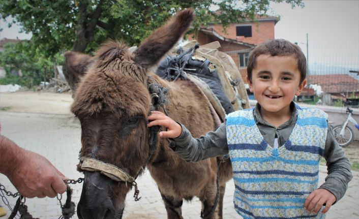 Bursa’nın Büyükorhan ilçesi Sarnıç köyünde yaşayan 7 yaşındaki çocuk okula