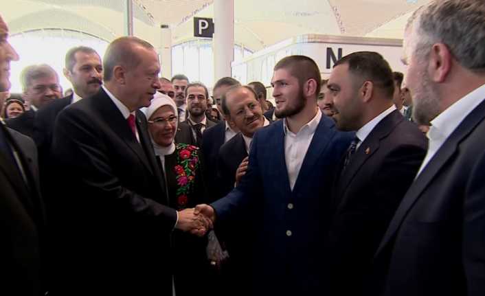 İstanbul’un yeni havalimanının açılış törenine sanat, siyaset, spor ve iş