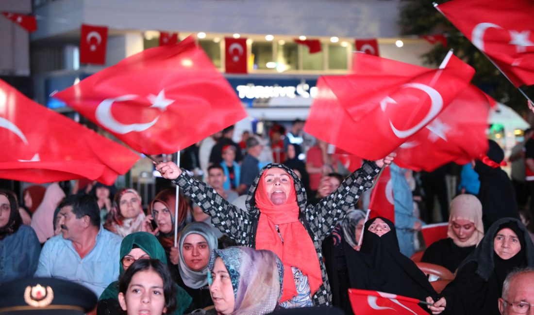 Türk Milleti Tarih Yazdığı Cumhuriyet Meydanı’nda Yeniden Buluştu