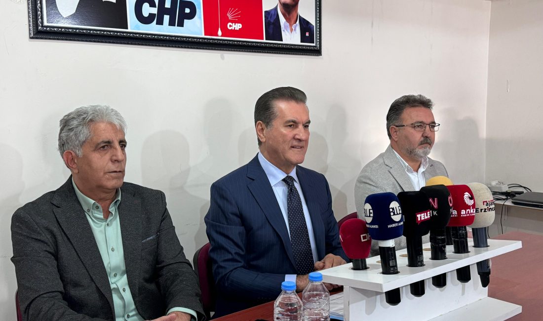 CHP Erzincan Milletvekili Mustafa Sarıgül, parti binasında basın toplantısı düzenleyerek