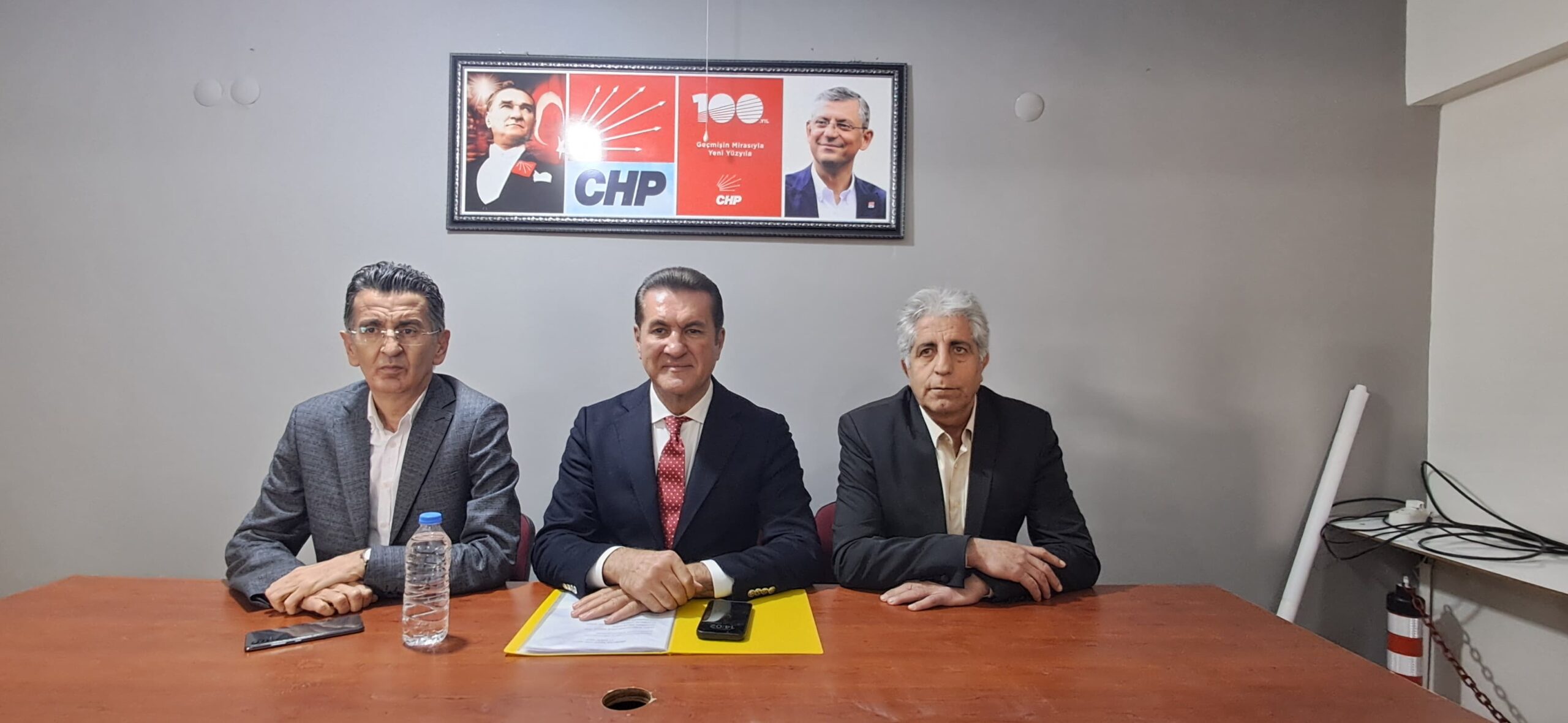 CHP Erzincan Milletvekili Mustafa Sarıgül, bugün CHP Erzincan İl Başkanlığında