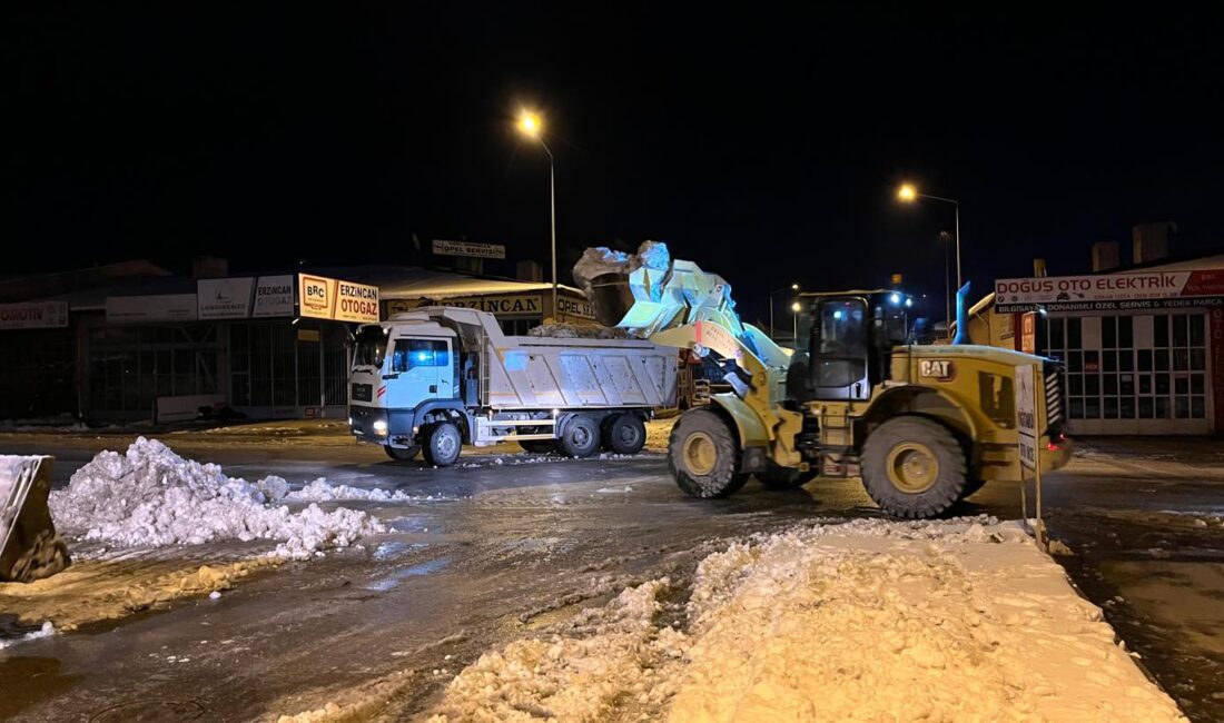 Belediye ekipleri karla mücadele çalışmalarını aralıksız sürdürüyor. 