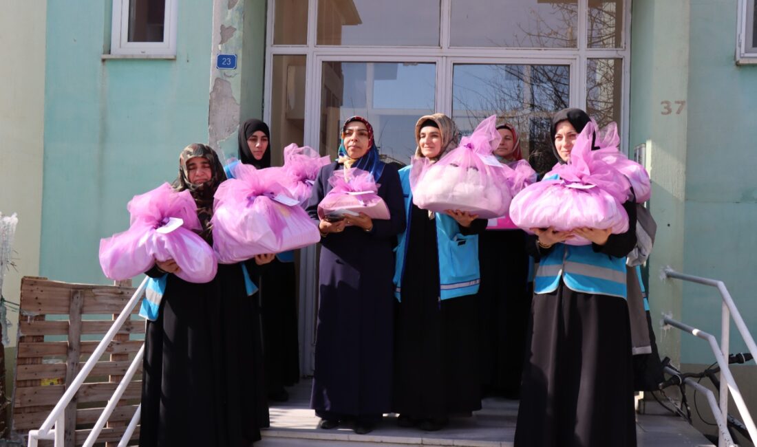 El Emeği İyilik Örgüleri Nişanlı Çiftlere Çeyiz Oluyor