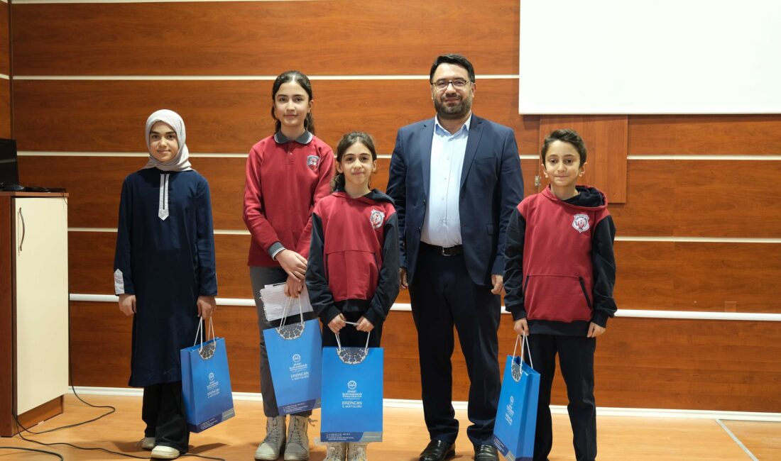 “Bir Yıldız, Bir Hilal, İlelebet İstiklal” Temalı Şiir Yarışması Düzenlendi